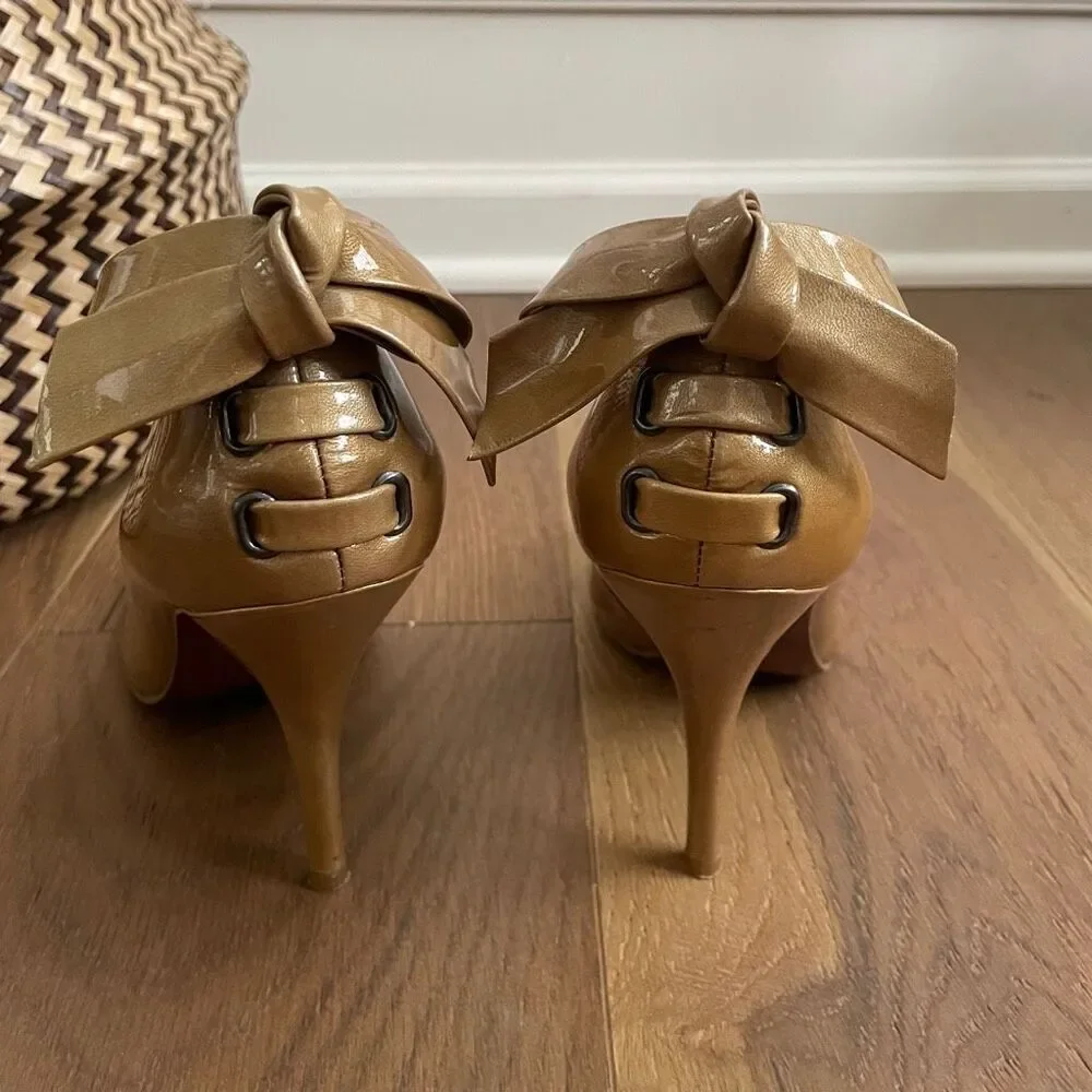 Enzo Angiolini Eamistle Natural Nude Champagne Patent Leather Peep Toe Heels Bow